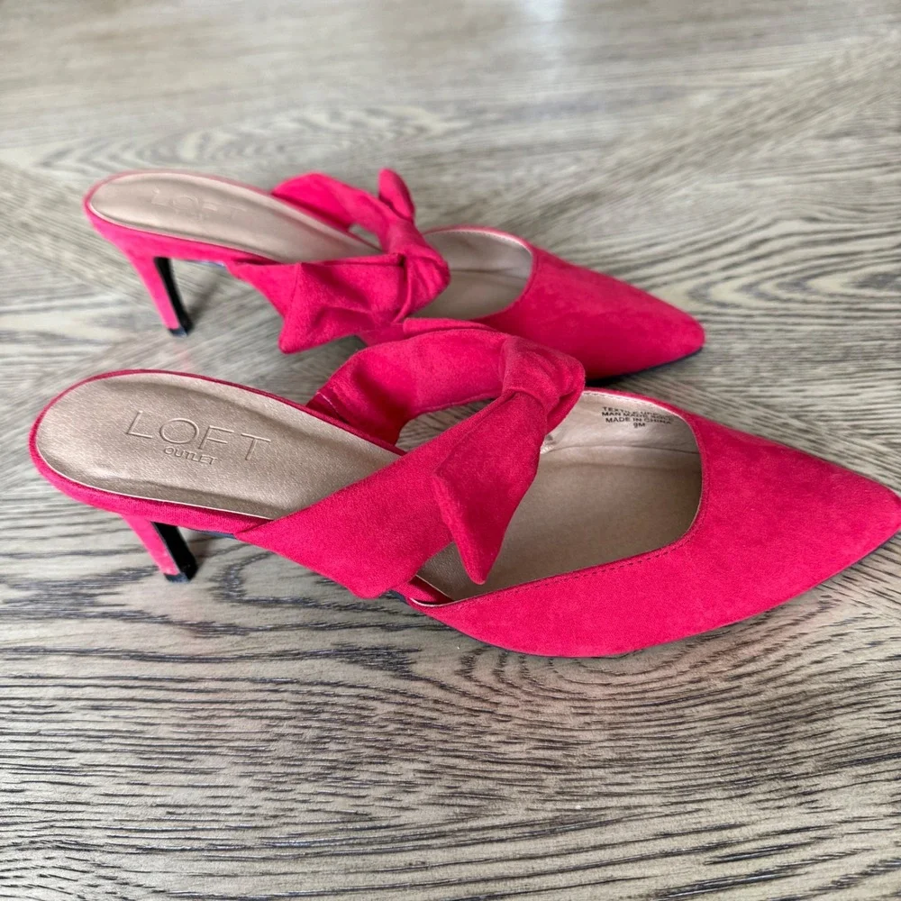 Loft Outlet Red Faux Suede Bow Pointed Toe Mule Kitten Heels Size 9M Slip On - Picture 2 of 8
